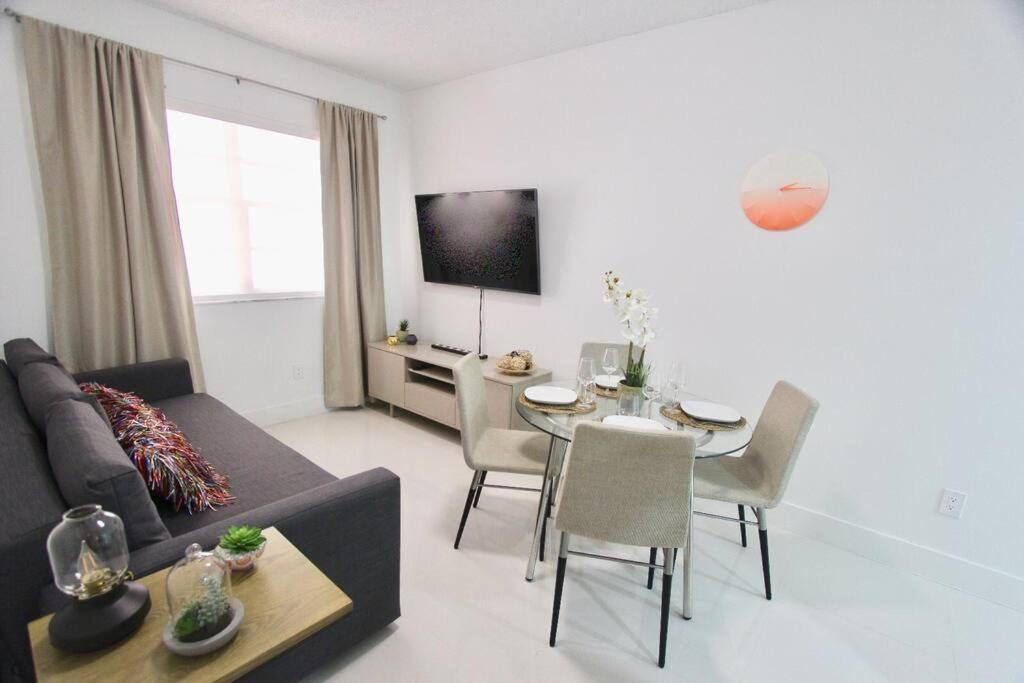 Beautiful Apartment Footsteps From The Beach Miami Beach Luaran gambar